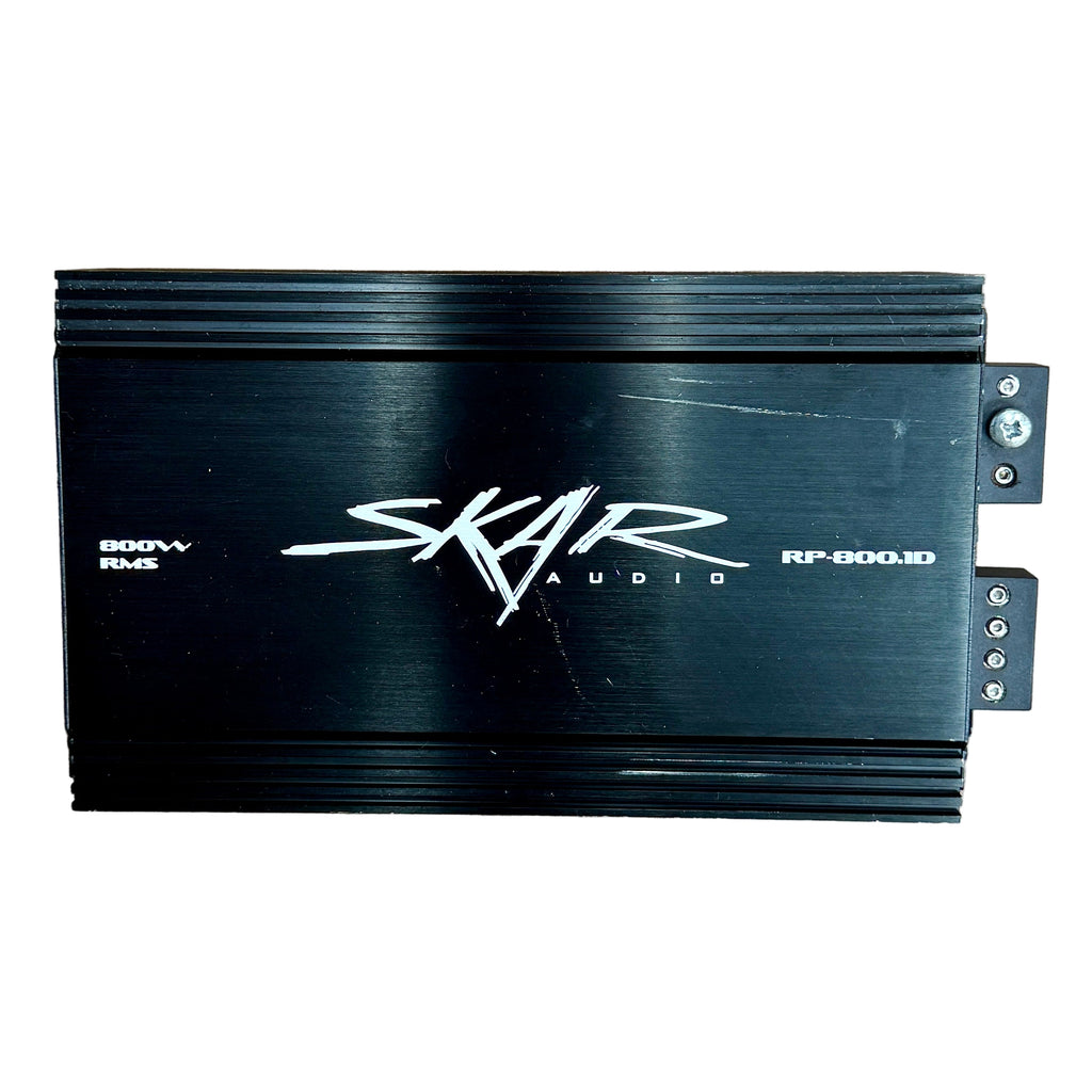 SKAR AUDIO RP-800.1D 800 Watt Class D Monoblock Car Amplifier Black audio amplifier with 'SKAR AUDIO' branding on a wooden surface