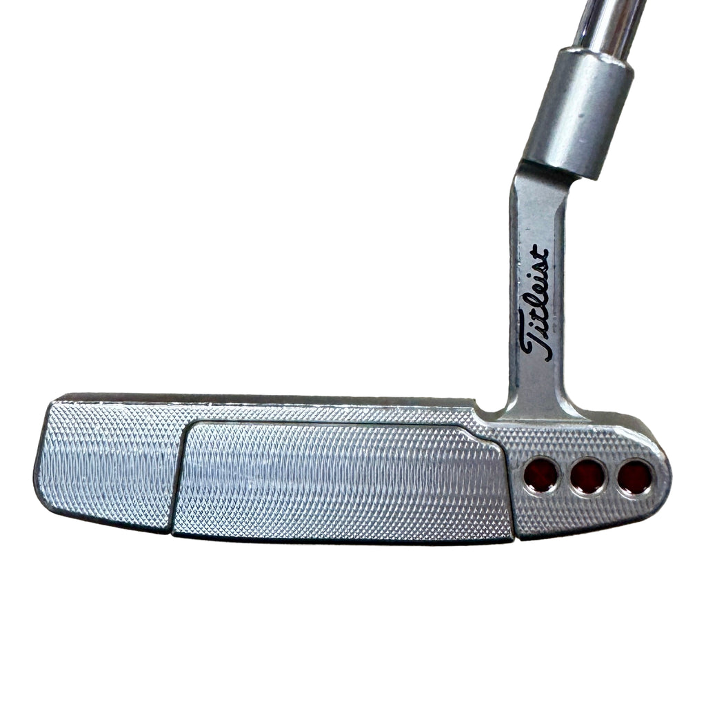 Titleist Scotty Cameron Select Newport Blade Putter RH Golf Club w/ Headcover Golf putter with Titleist branding on a white background