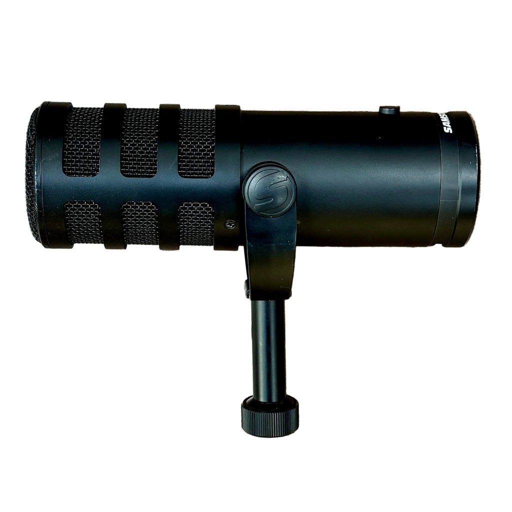 SAMSON Q9U Dynamic Broadcast Microphone w/ XLR Cable Black monocular telescope on a white background