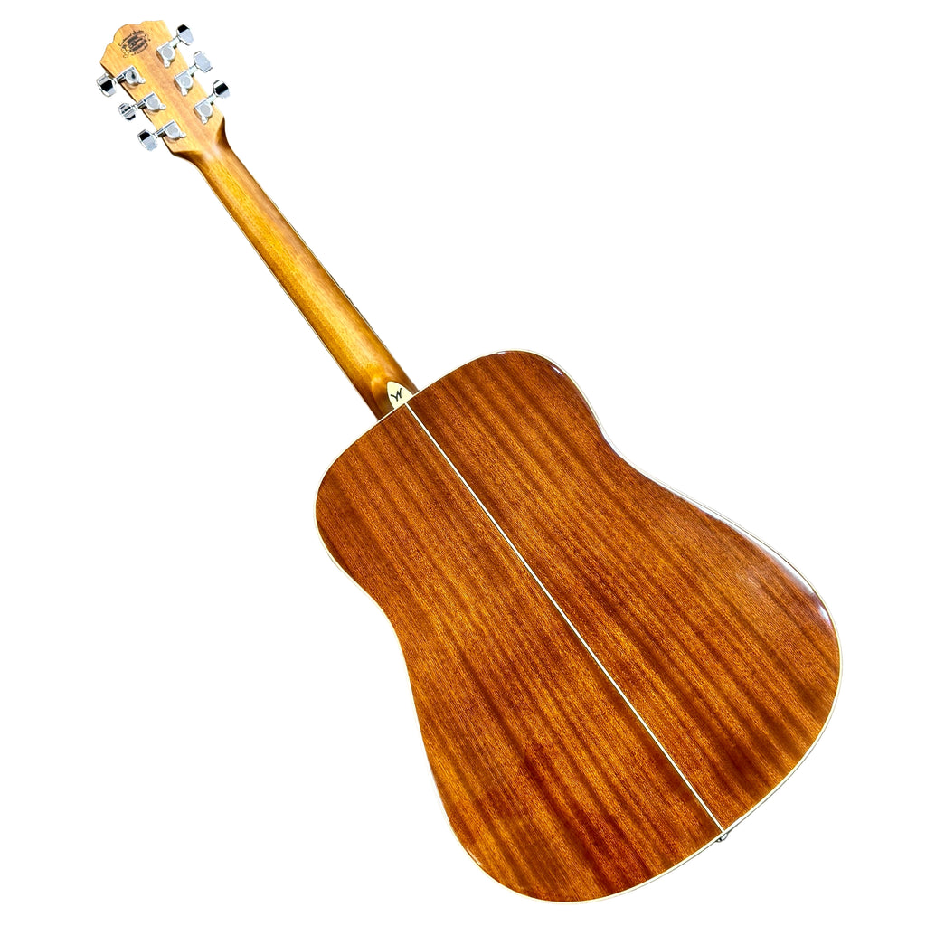 Washburn WD10SLH Left-Handed Acoustic Guitar w/ Hard Case Wooden acoustic guitar on a white background