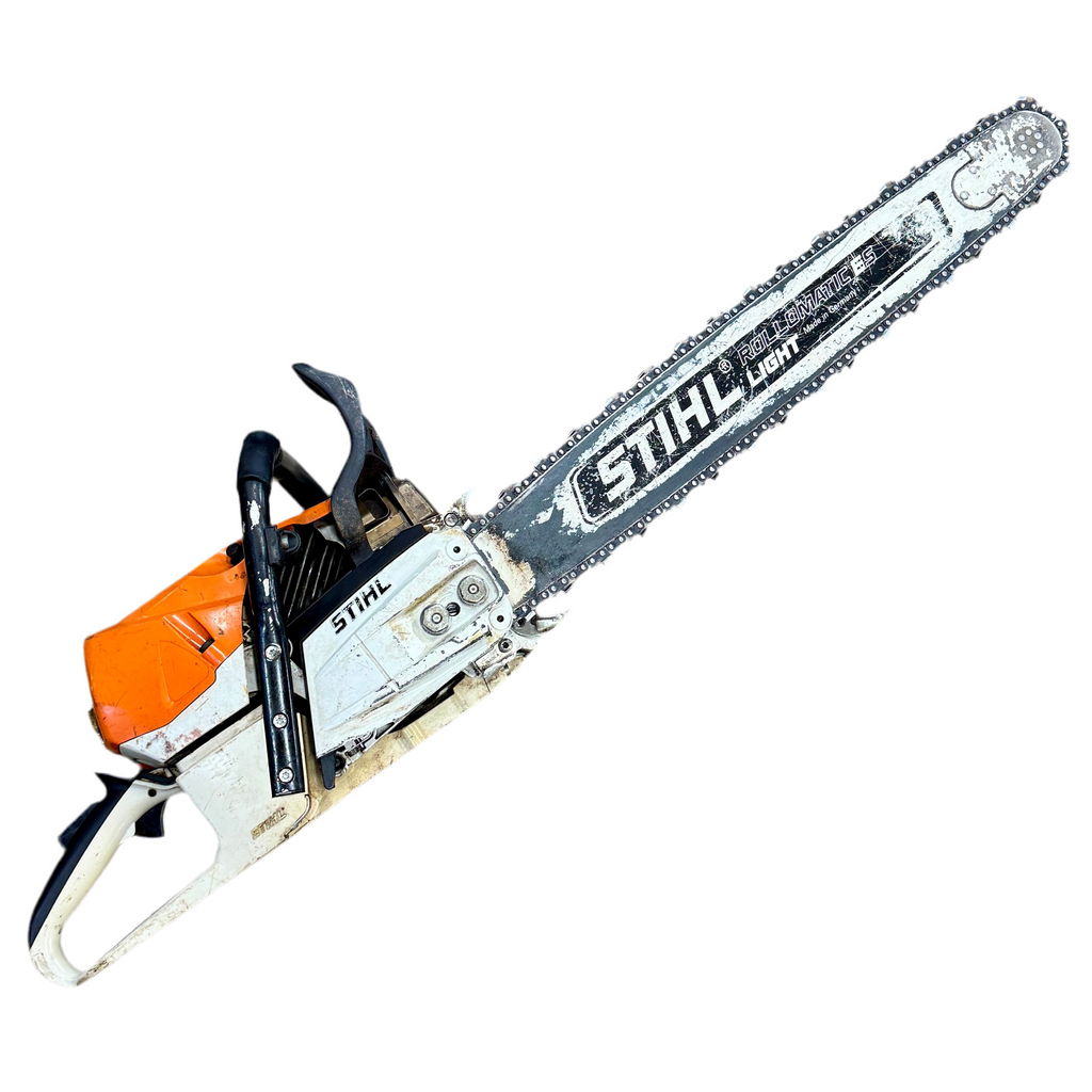 STIHL MS 462 C 5.9 bhp 72.2 cc 18" Guide Bar Gas-Powered Chainsaw Stihl chainsaw on a white background