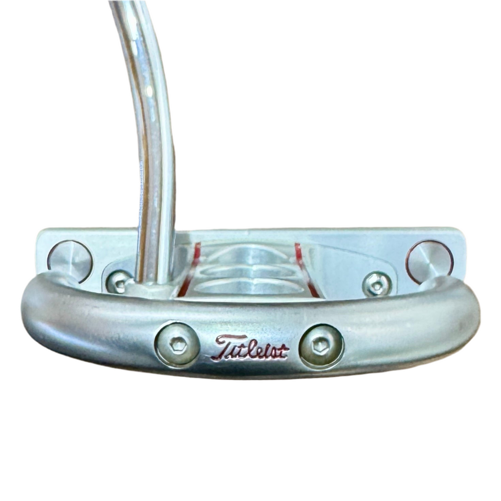 Titleist Scotty Cameron Futura Mallet Putter RH Golf Club w/ Headcover Close-up of a golf putter with 'Titleist' branding on a white background
