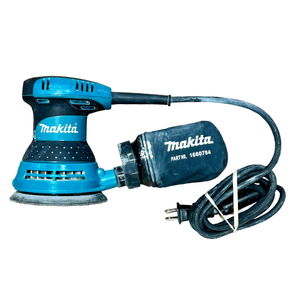 Makita 3-Amp 5" Corded Random Orbital Sander w/ Hard Case (BO5030) Blue Makita sanding machine with power cord on a white background