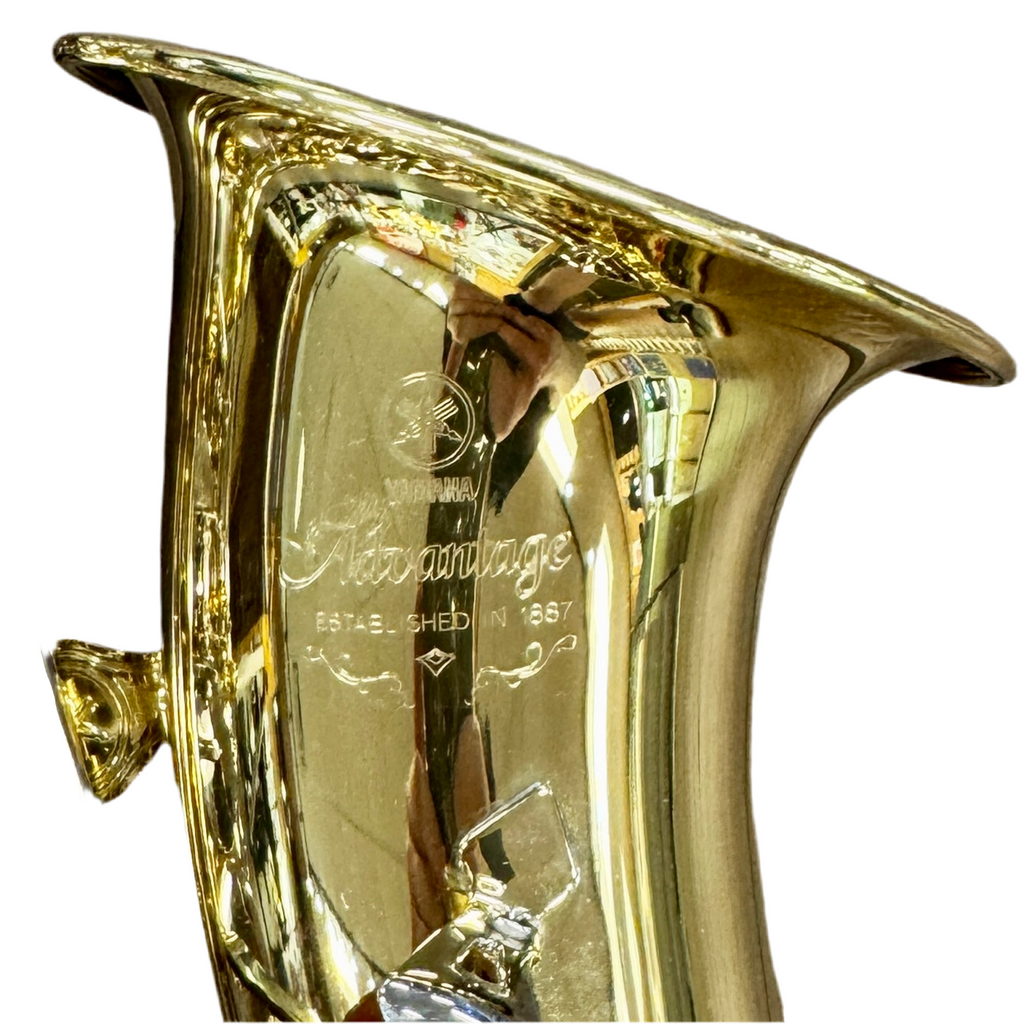 Yamaha YAS-200ADII Advantage Standard Alto Saxophone w/ Hard Case (Serial # N25454) Gold-colored object with 'Alvandige' branding on a white background