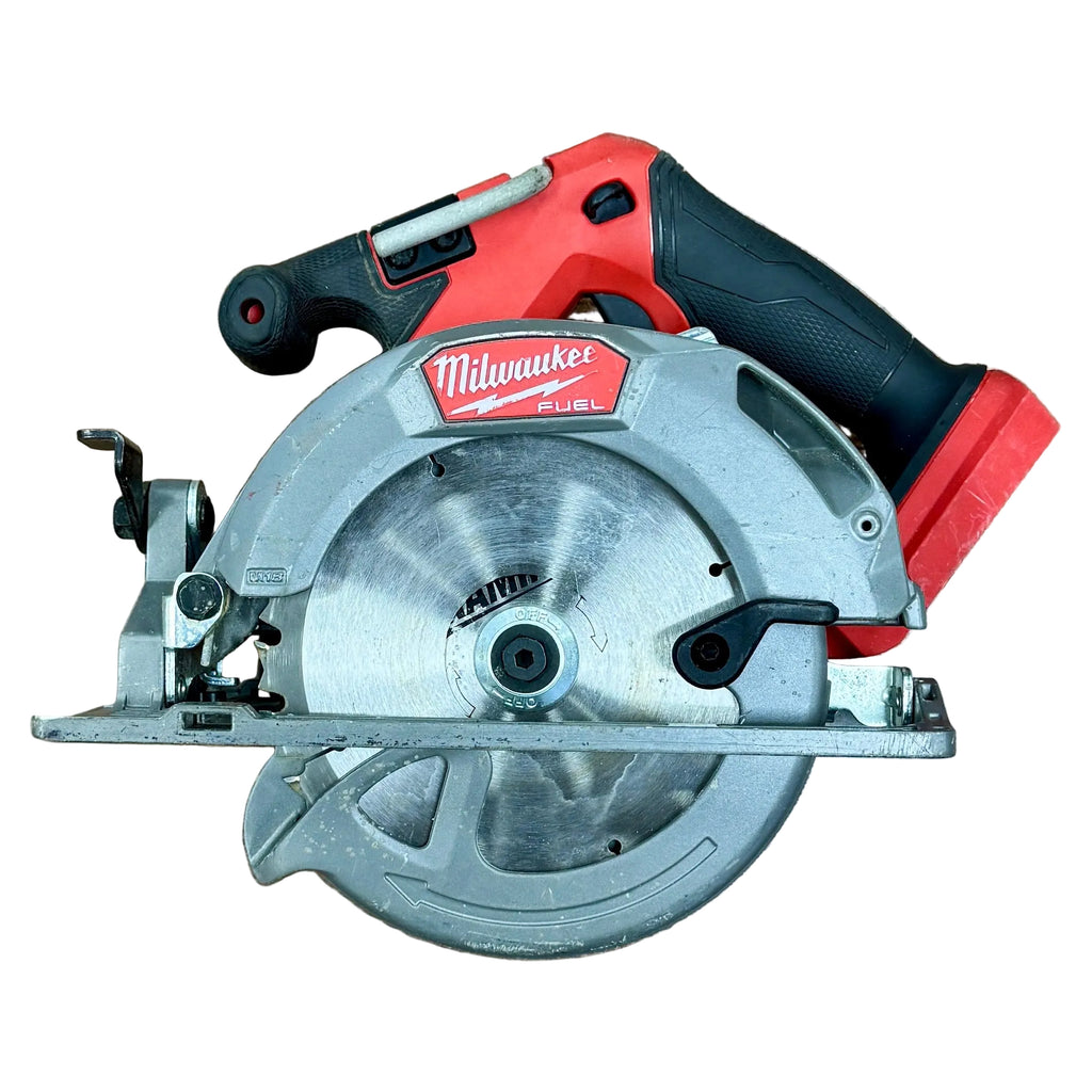Milwaukee M18 FUEL 18V 6-1/2" Brushless Cordless Circular Saw w/ 2 Batteries & Charger (2833-20) Milwaukee circular saw on a white background