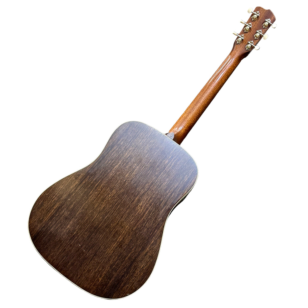Breedlove American Series D/SRe Acoustic-Electric Guitar w/ Hard Case Wooden acoustic guitar on a wooden floor