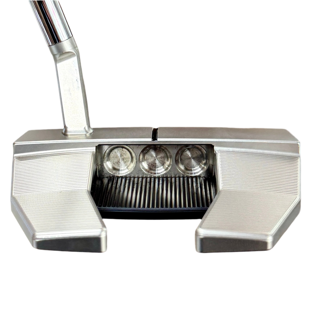 Titleist Scotty Cameron PHANTOM X 5.5 Mallet Putter RH Golf Club w/ Headcover Close-up of a golf putter with a white background