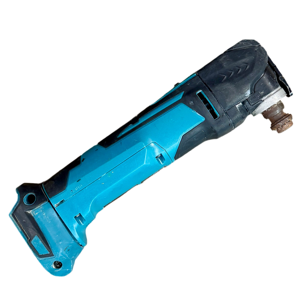 Makita 18V LXT Cordless Variable Speed Oscillating Multi-Tool w/ Battery & Charger (XMT03) Blue oscillating tool on a white background