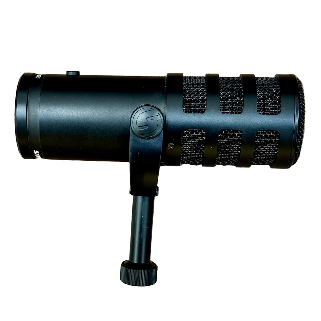 SAMSON Q9U Dynamic Broadcast Microphone w/ XLR Cable Black monocular telescope on a white background