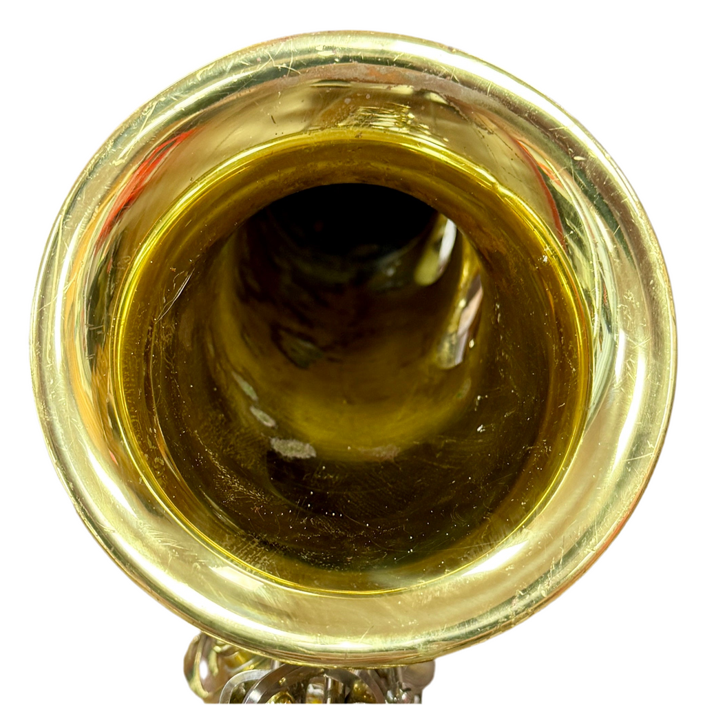 Yamaha YAS-23 Alto Saxophone w/ Hard Case (Serial # 290353 A) Close-up of a gold-colored object with reflective surface