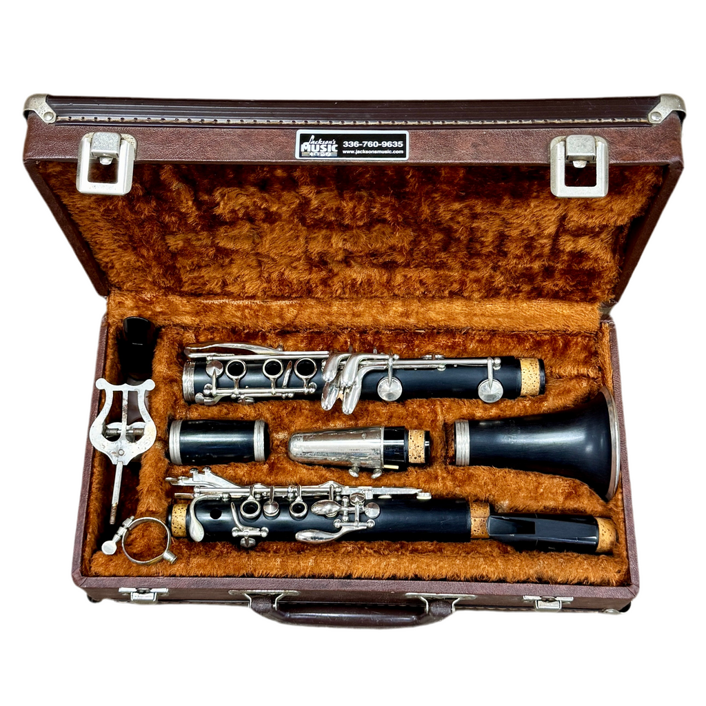 Henkin Bb Clarinet w/ Hard Case Clarinet set with accessories in a wooden case on a white background