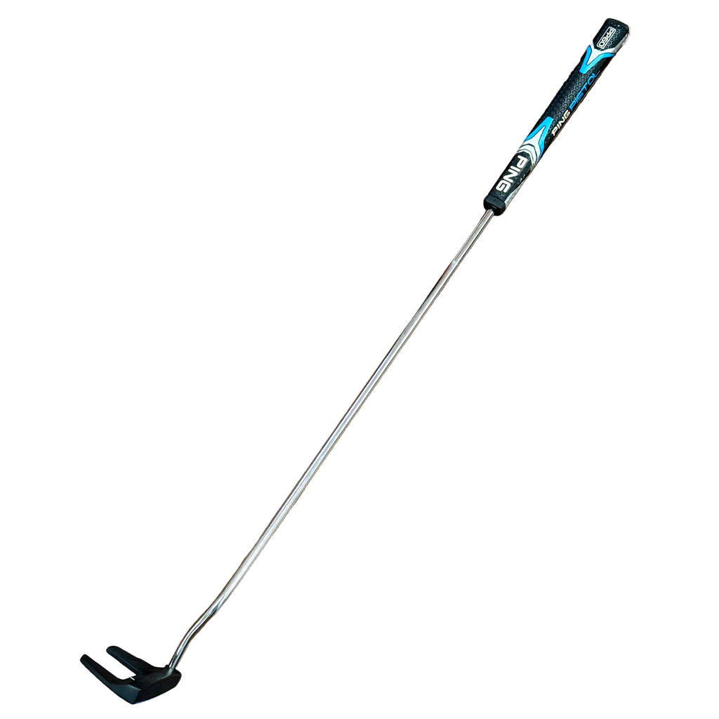 PING SIGMA 2 TYNE Mallet Putter RH Golf Club w/ Headcover Golf club on a wooden floor