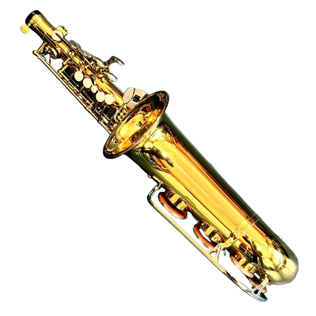 Yamaha YAS-26 Eb Alto Saxophone w/ Hard Case (Serial # R49086) Gold saxophone on a white background