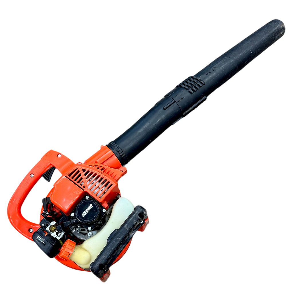 ECHO ES-250 25.4cc 165 MPH 391 CFM Gas Shred N Vac Handheld Leaf Blower Orange and black leaf blower on a white background