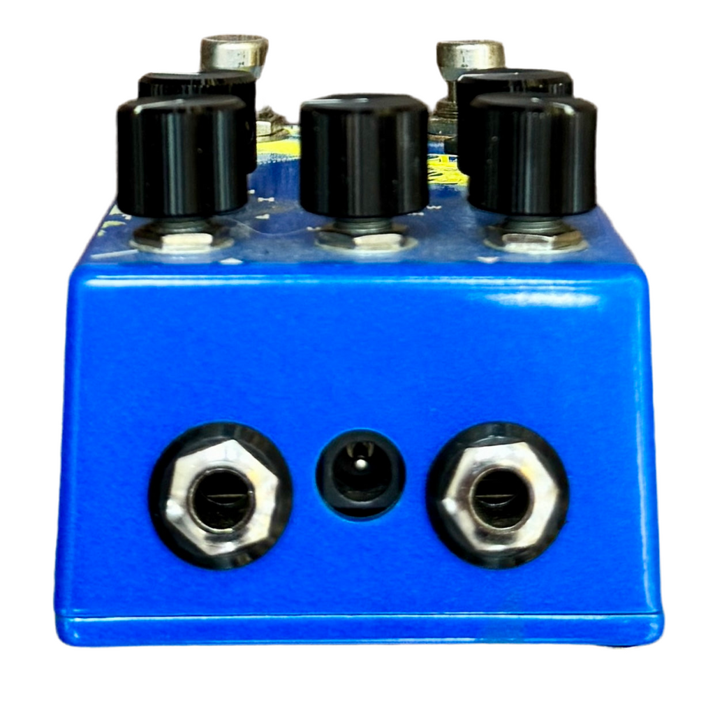 Walrus Audio FATHOM Neon Multi-Function Reverb Guitar Effects Pedal Blue guitar effects pedal with black knobs and input/output jacks on a white background