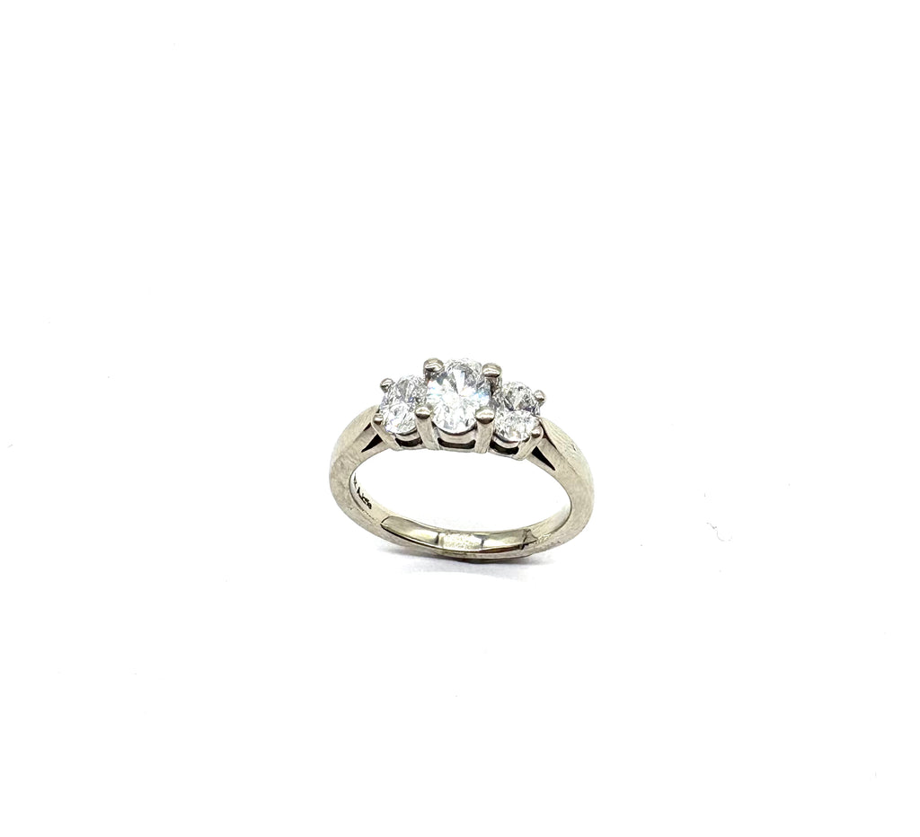 18k 3 Oval Diamond Ring