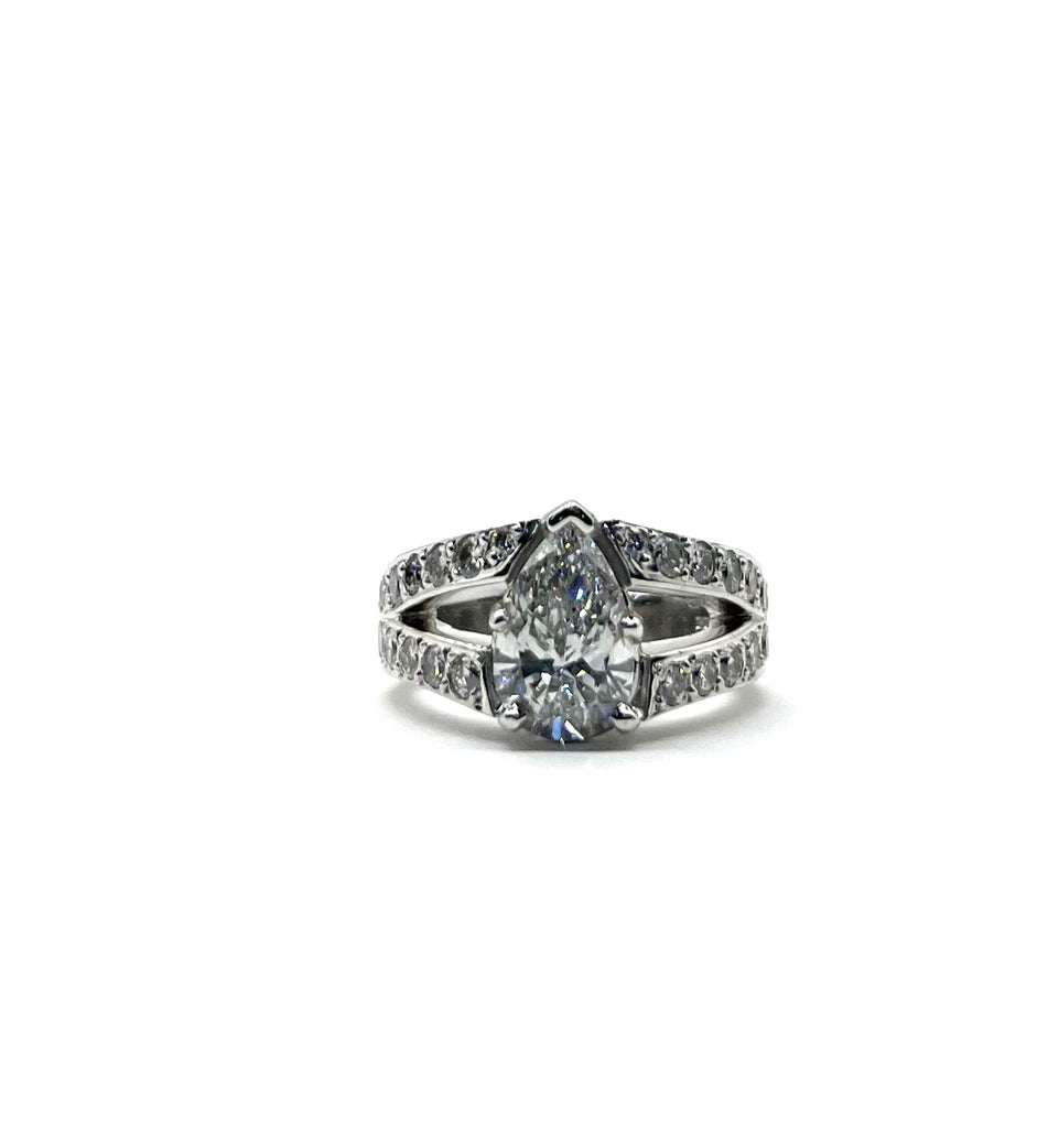 18k White Gold Lab Grown Pear Shaped Diamond With Split Shoulder Ring