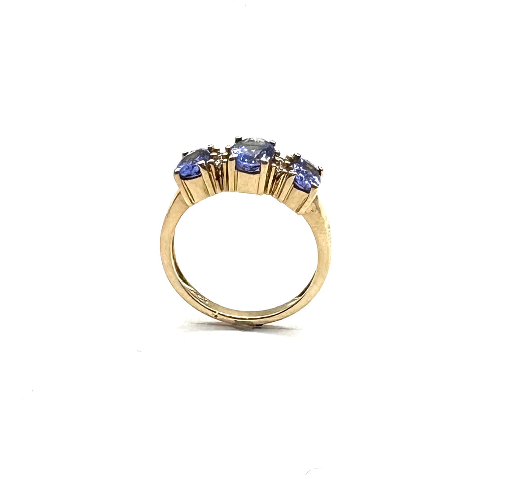 14k Tanzanite Oval 3 Inline Ring