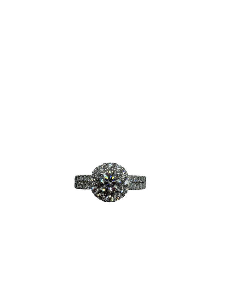 Diamant ring on a white background