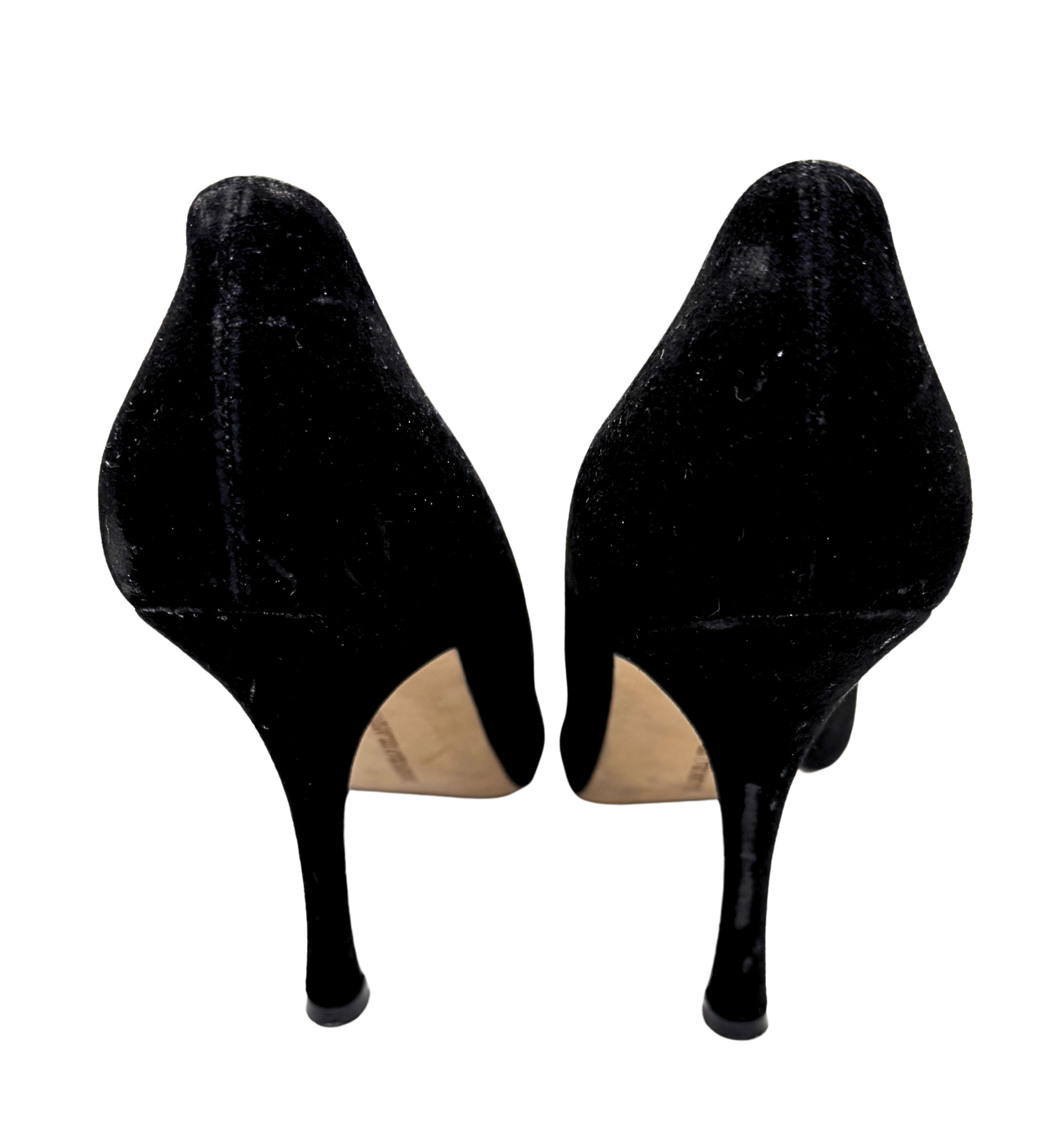 Manolo Blahnik Black Suede Pointed Toe Heels, Size 37 Manolo Blahnik Black Suede Pointed Toe Heels, Size 37