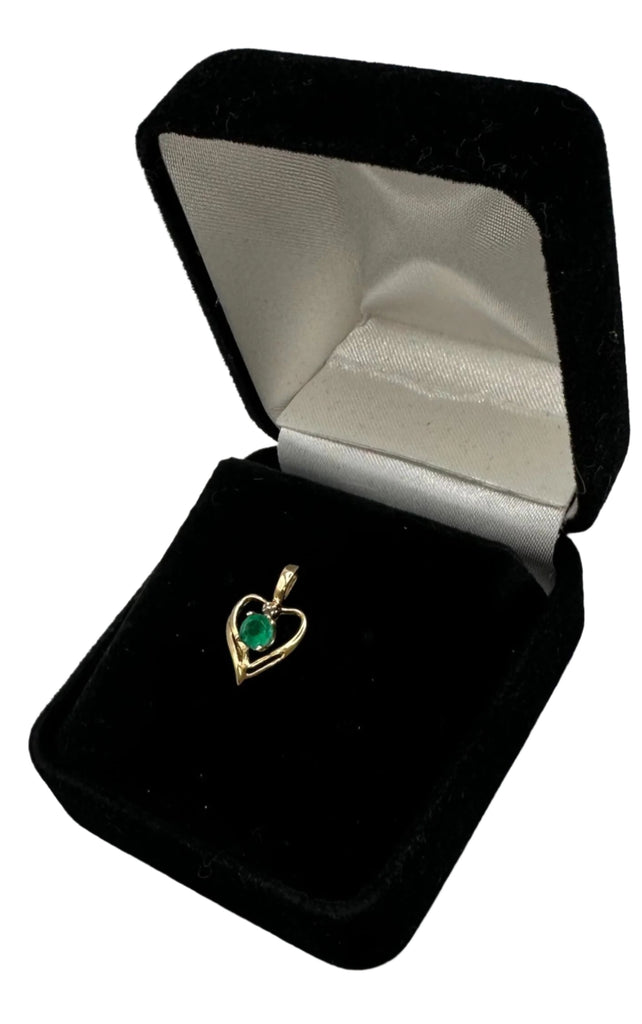 10k Yellow Gold Heart Pendant with Green Stone  .3 Grams