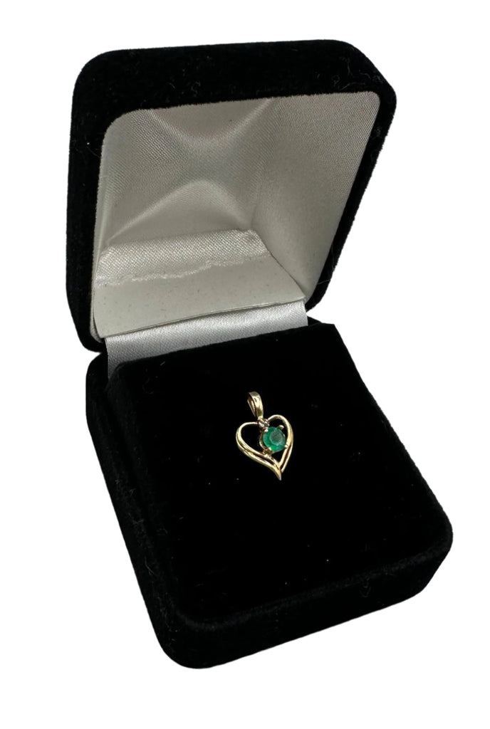 10k Yellow Gold Heart Pendant with Green Stone  .3 Grams