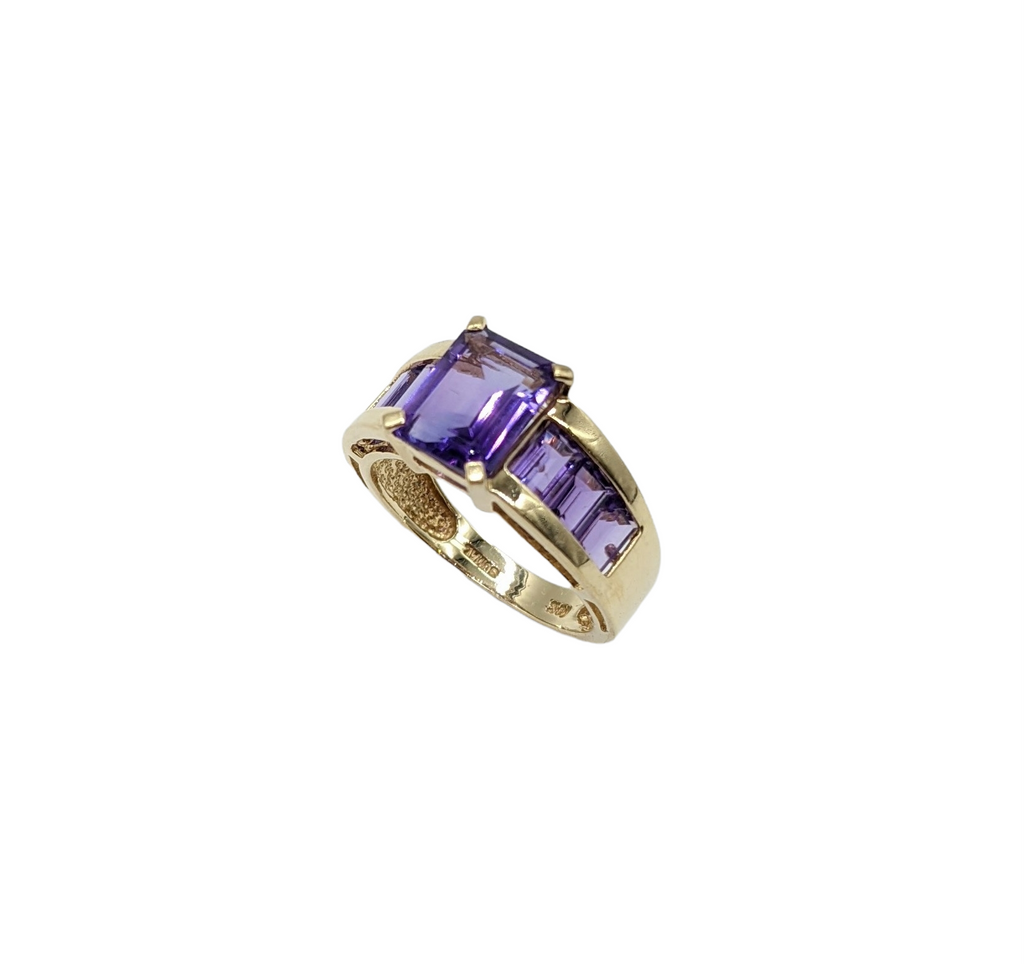 Emerald Cut Amethyst Gemstone Ring - Dick's Pawn Superstore